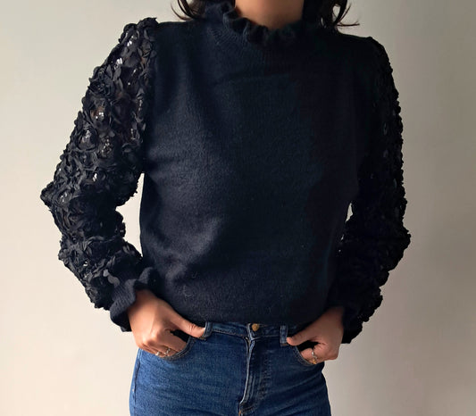 Camisola Preta com Efeito na Manga